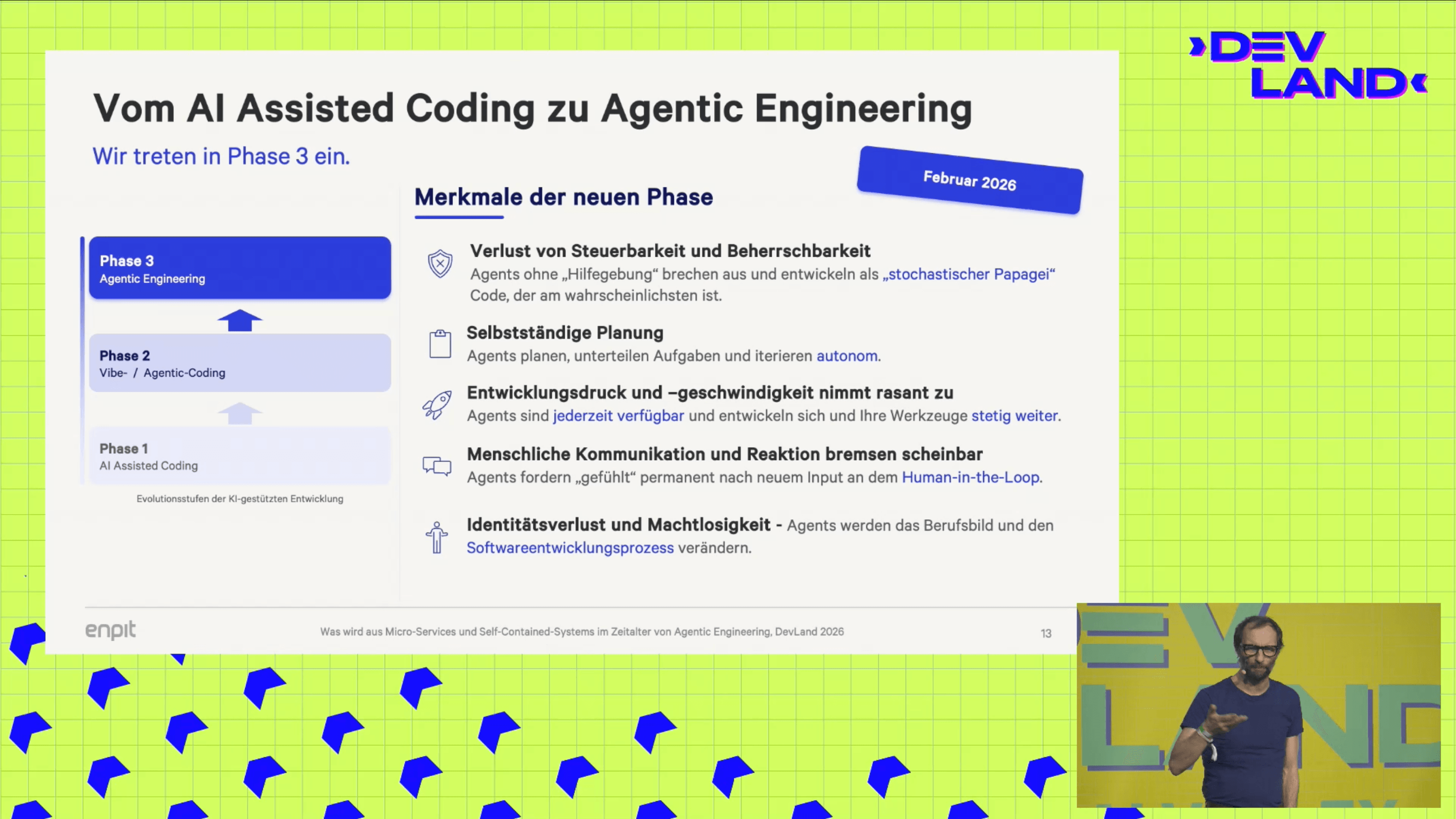 Ulrich Gerkmann-Bartels stellt die Entwicklung von AI Assisted Coding zu Agentic Engineering auf Devland Konferenz vor.